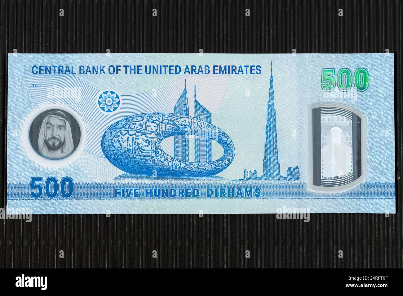 Vereinigte Arabische Emirate Five Hundred Dirhams Banknote Reverse zeigt Museum of the Future, Emirates Towers und Burj Khalifa (Khalifa Tower) in Dubai. Stockfoto