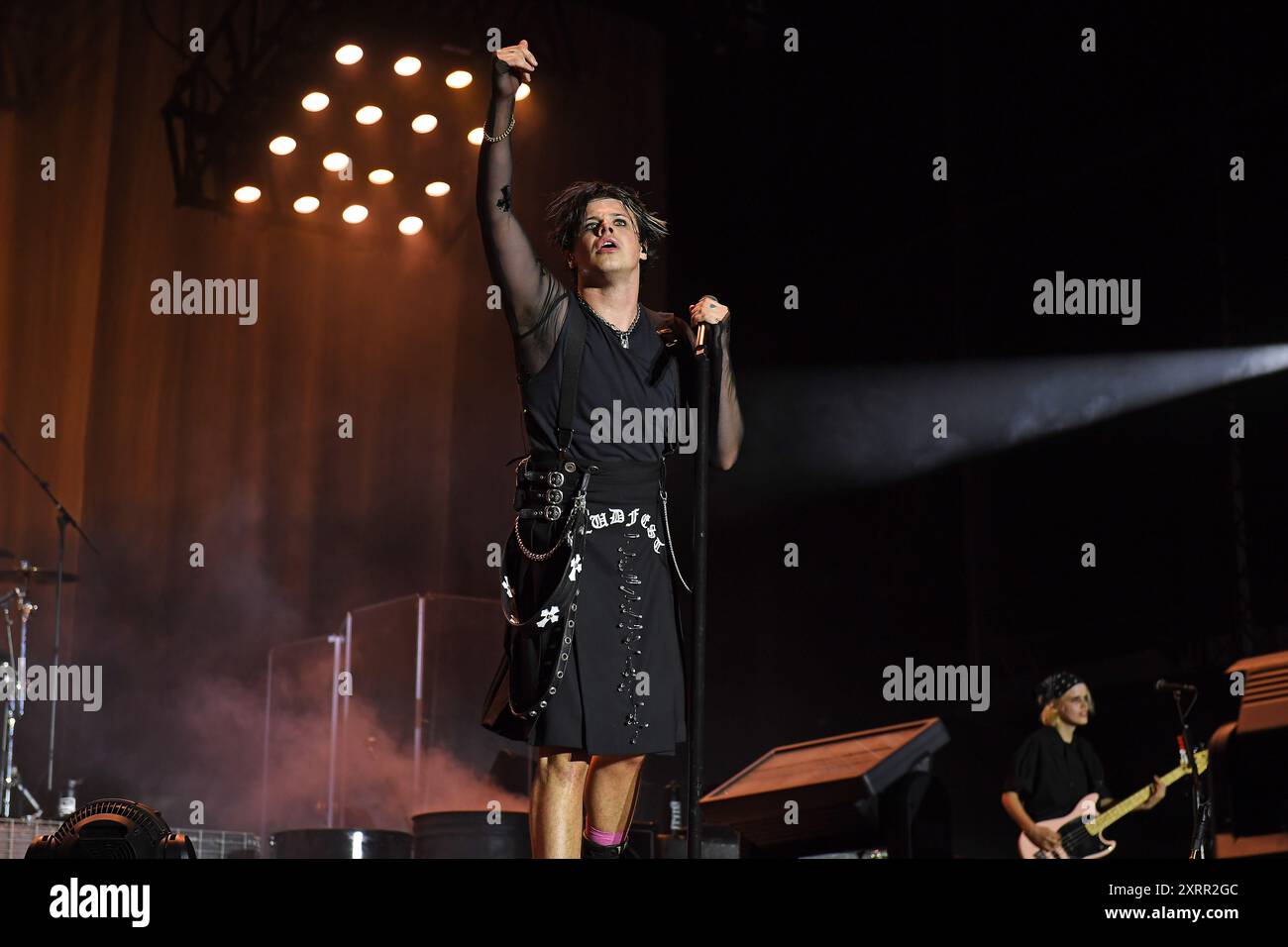 Milton Keynes, Großbritannien. August 2024. MILTON KEYNES, ENGLAND – 11. AUGUST: Yungblud (Dominic Harrison) tritt am 11. August 2024 auf dem Bludfest in Milton Keynes auf. CAP/MAR © MAR/Capital Pictures Credit: Capital Pictures/Alamy Live News Stockfoto