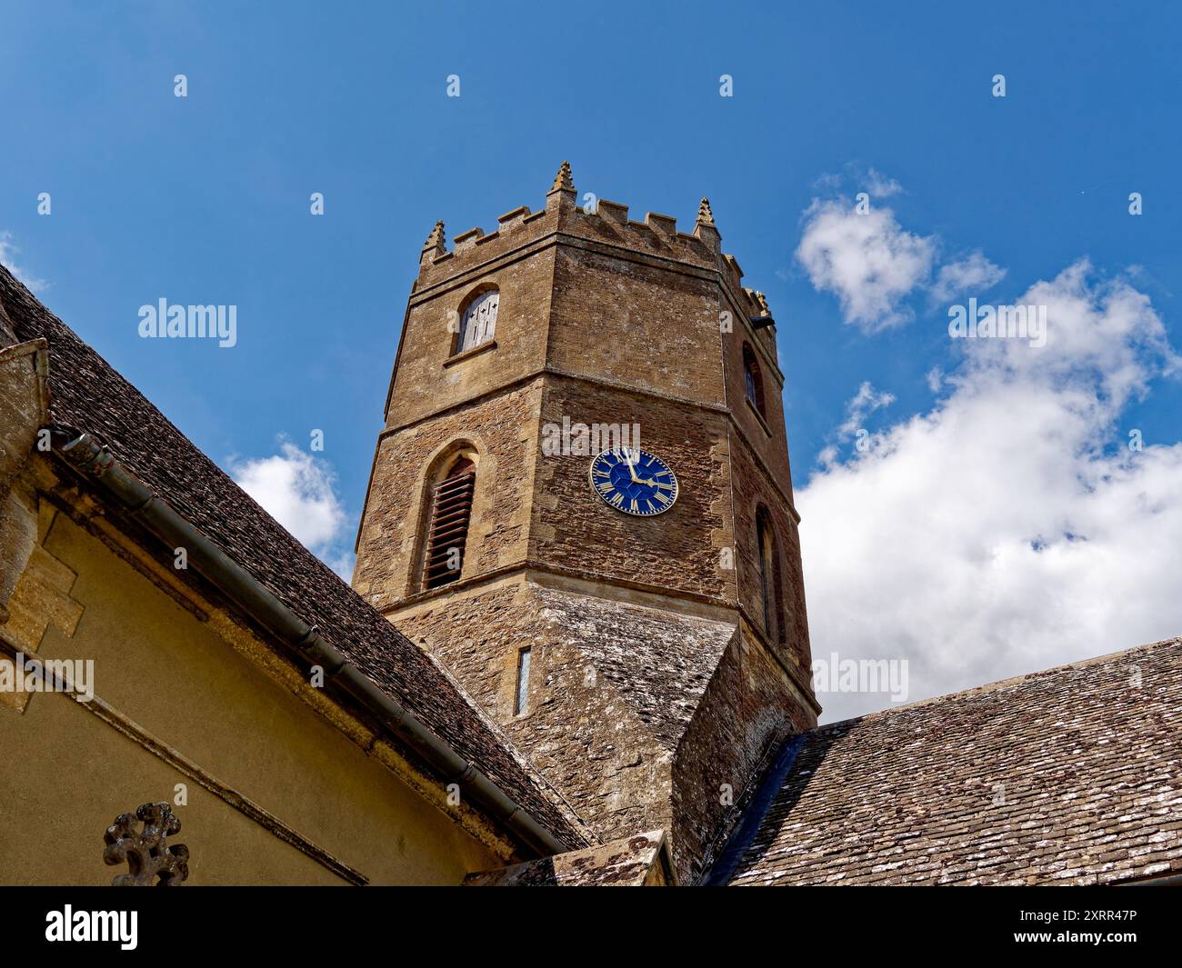 St Mary's Church Uhr und Glockenturm in Uffington, Oxfordshire, England, Großbritannien Stockfoto