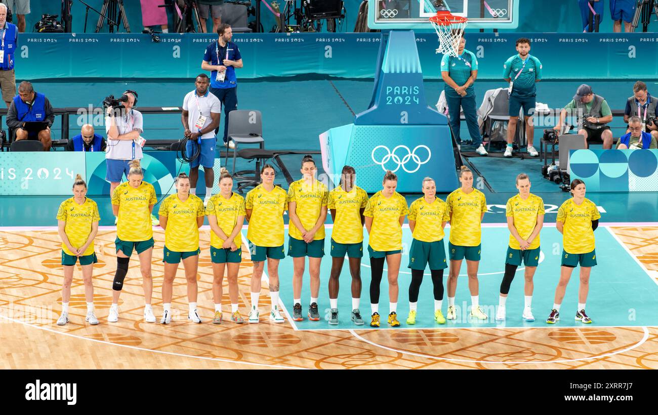 Paris, Frankreich, 11. August 2024. Frauen Basketball 3. Platz Spiel - Australien gegen Belgien - australische Opalmannschaft posiert - Jacques Julien / Alamy Live News Stockfoto