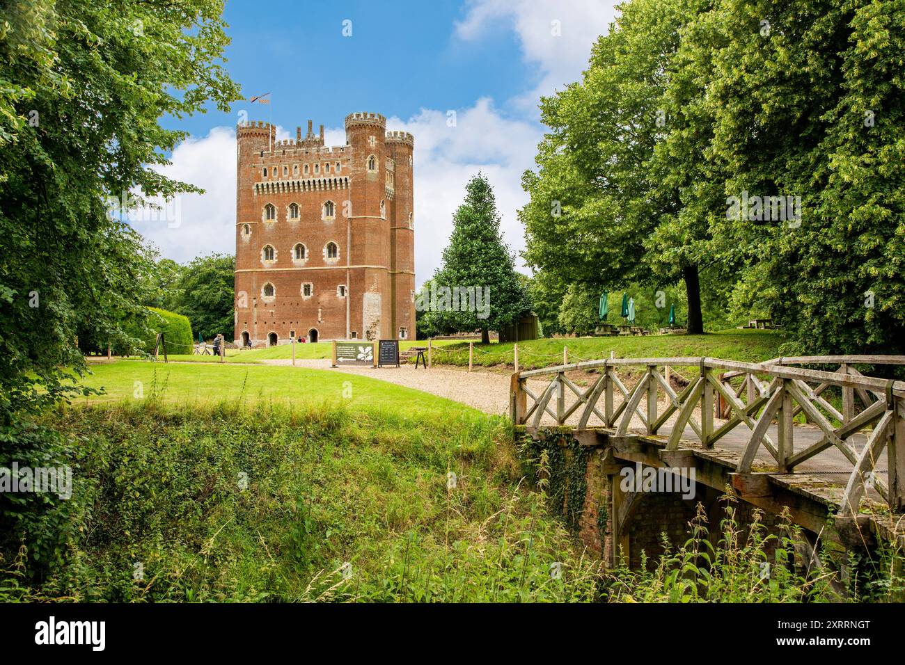 Tattershall Castle eine Burg aus rotem Backstein aus dem 15. Jahrhundert im Dorf Tattershall Lincolnshire England Stockfoto
