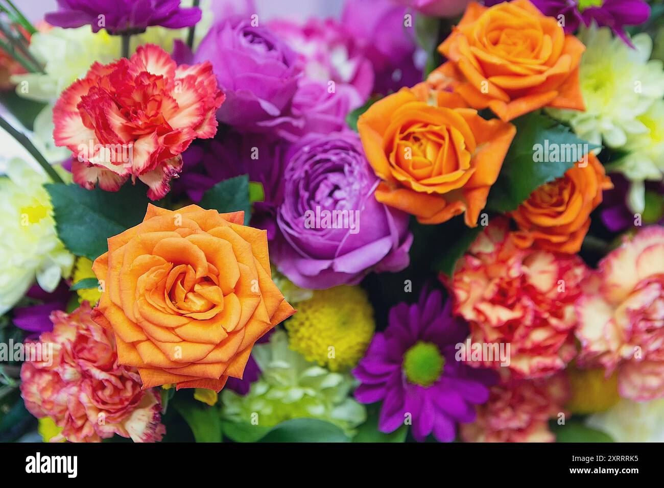 Wunderschöner Blumenstrauß. Festlicher Hintergrund Stockfoto