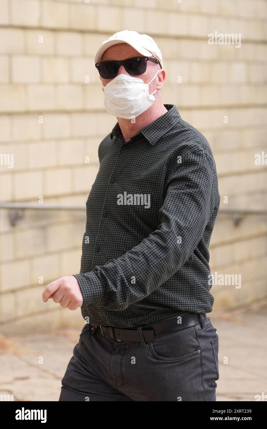 Raymond Connolly, Stadtrat von Tory, kommt am Northampton Crown Court an, wo seine Frau Lucy Connolly wegen eines Anschlags auf die Veröffentlichung von Schriftmaterial zur Aufstachelung des Rassenhasses angeklagt erscheint. Bilddatum: Montag, 12. August 2024. Stockfoto