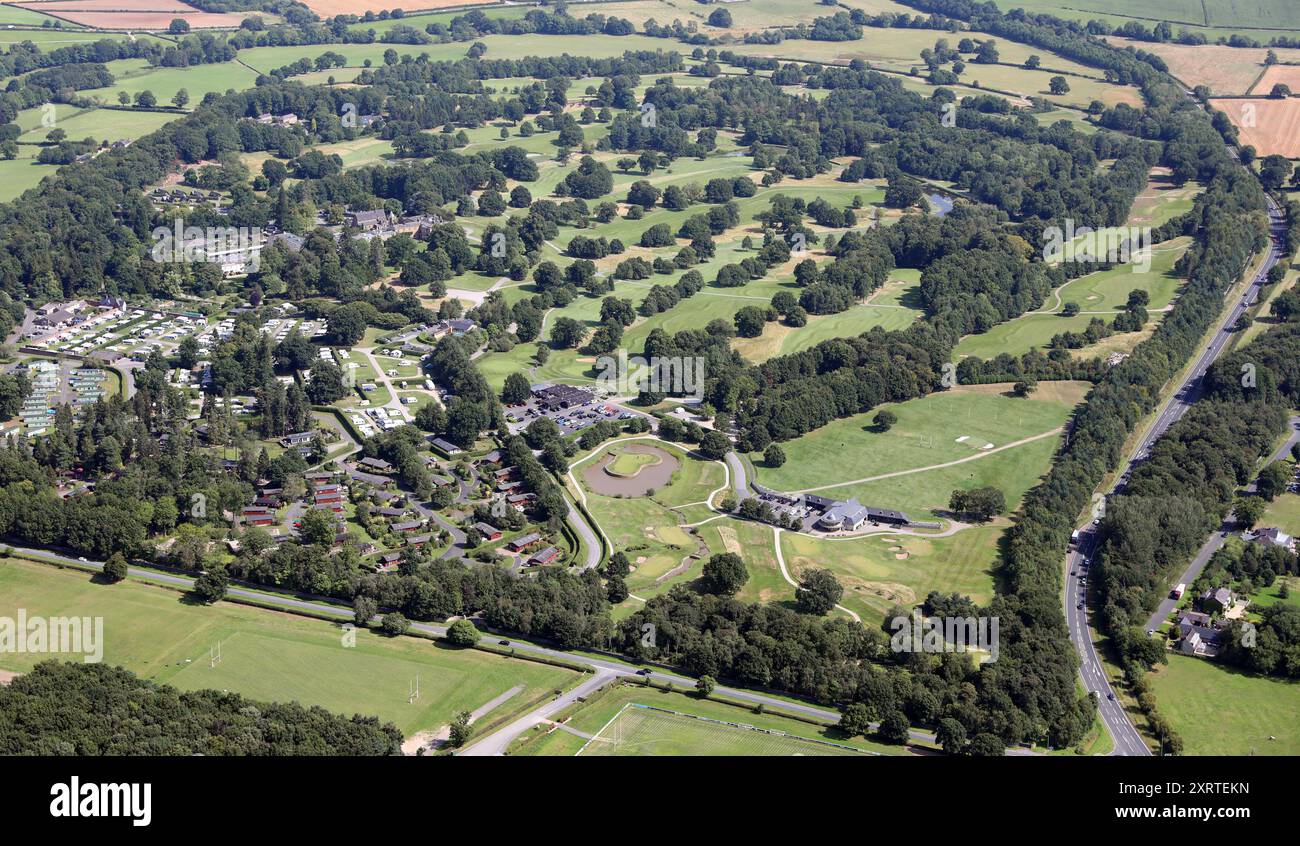 Blick aus der Vogelperspektive auf den Rudding Park, ein Hotel und Spa mit 18-Loch-Golfplatz. Es gibt auch einen Ferienpark Stockfoto