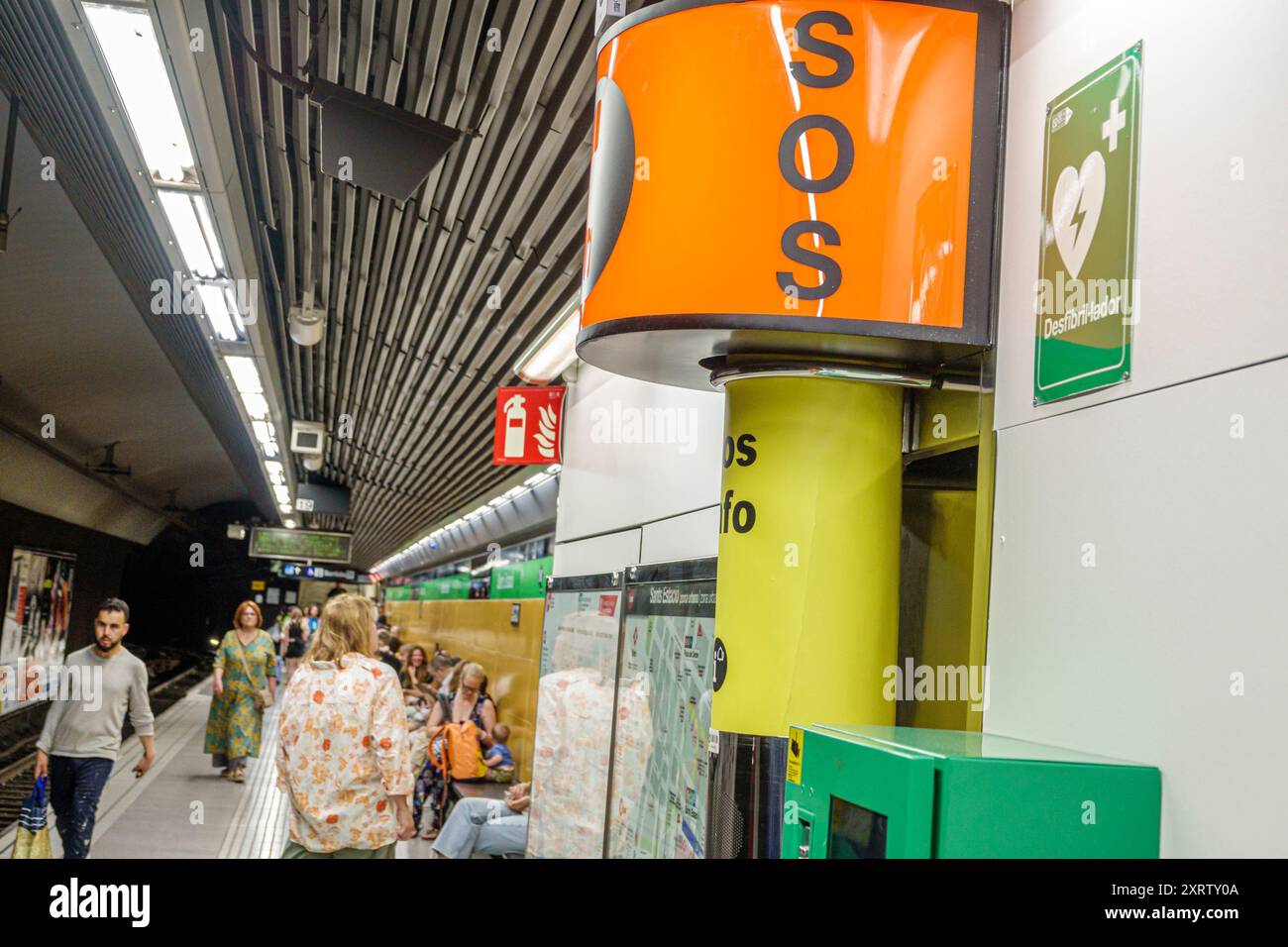 Barcelona Spanien, Katalonien Catalunya, U-Bahn U-Bahn-Station, öffentliche Verkehrsmittel, Innenraum, Sants Estacio L3 Linie, SOS medizinischer Notfall Stockfoto