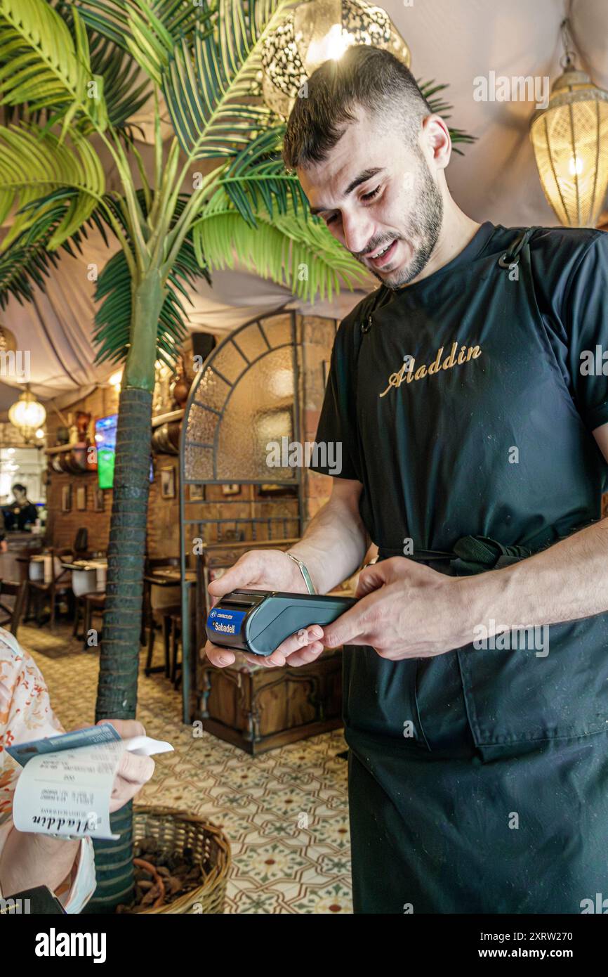 Barcelona Spanien, Katalonien Catalunya, Avinguda de Gaudi­ L'Eixample, Aladdin Restaurante, nahöstliches libanesisches Restaurant, Inneneinrichtung, mittlere Ostern Stockfoto