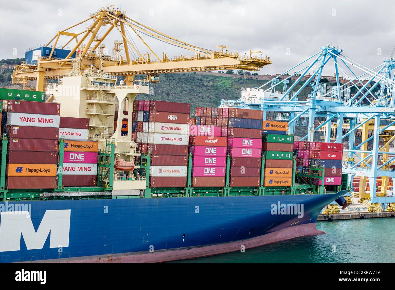 Barcelona Spanien,Katalonien Katalonien,Sants-Montjuic,Mittelmeer,Hafen Puerto de Barcelona,HMM mir Frachtcontainer Schiff Containerschiff Containerschiff,lif Stockfoto