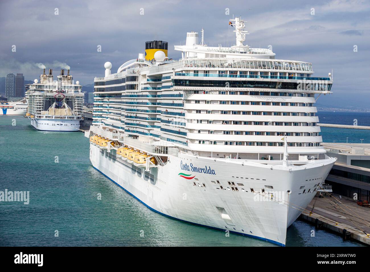 Barcelona Spanien, Katalonien Katalonien Katalonien, Sants-Montjuic, Mittelmeer, Port Puerto de Barcelona, Costa Smeralda, Costa Cruises, LNG-Flüssiggas Stockfoto