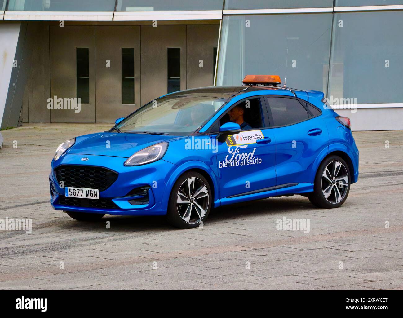 Ford Focus Safety Pace Car fährt um den Fußgängerbereich des Palacio de Deportes Cristian Lopez Rallye Santander Cantabria Spanien Stockfoto