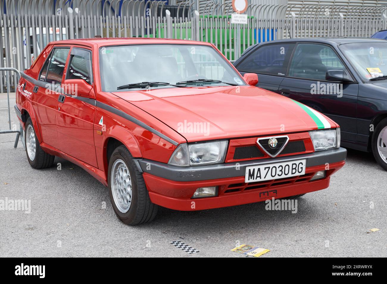 1992 Alfa Romeo 75 auf der klassischen Automobilausstellung Málaga Retro. Stockfoto
