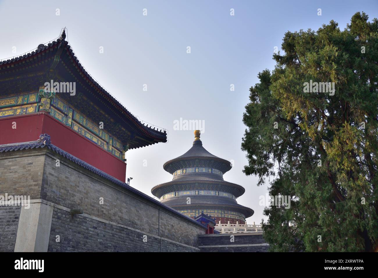 Touristisches Wahrzeichen des Tempels des Himmels, wo Kaiser der Ming- und Qing-Dynastien zum Himmel beteten, um gute Ernte in Peking, China Stockfoto