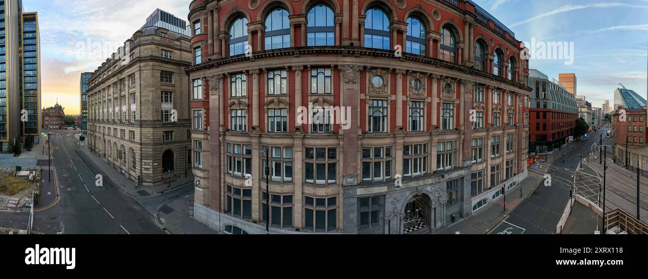 Panoramabild des alten Gebäudes in der Corporation Street in Manchester Stockfoto