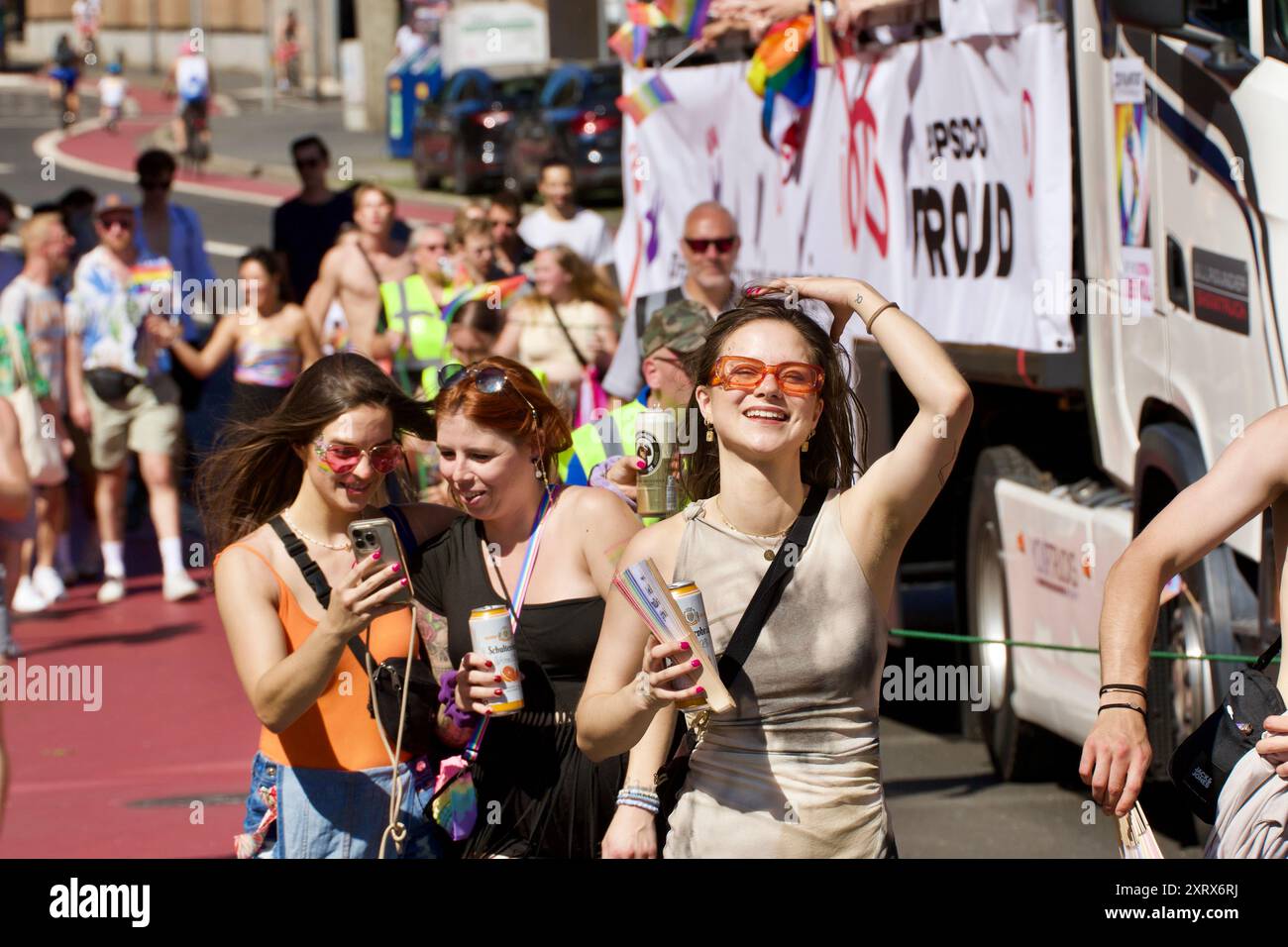 Frankfurt am Main, Deutschland, 10. August 2024. Tausende von Menschen besuchen den Christopher Street Day CSD Frankfurt. Stockfoto