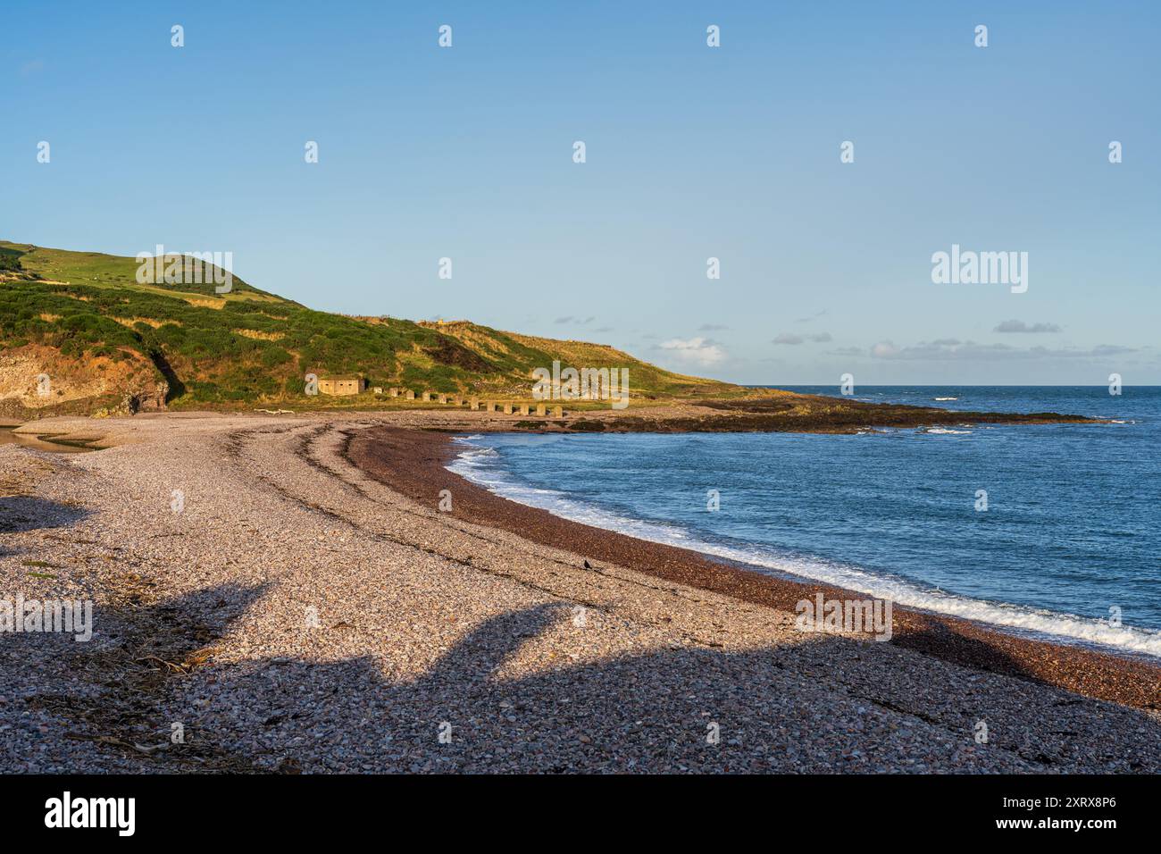 Der Strand und die Nordseeküste in Inverbervie, Aberdeenshire, Schottland, Großbritannien Stockfoto