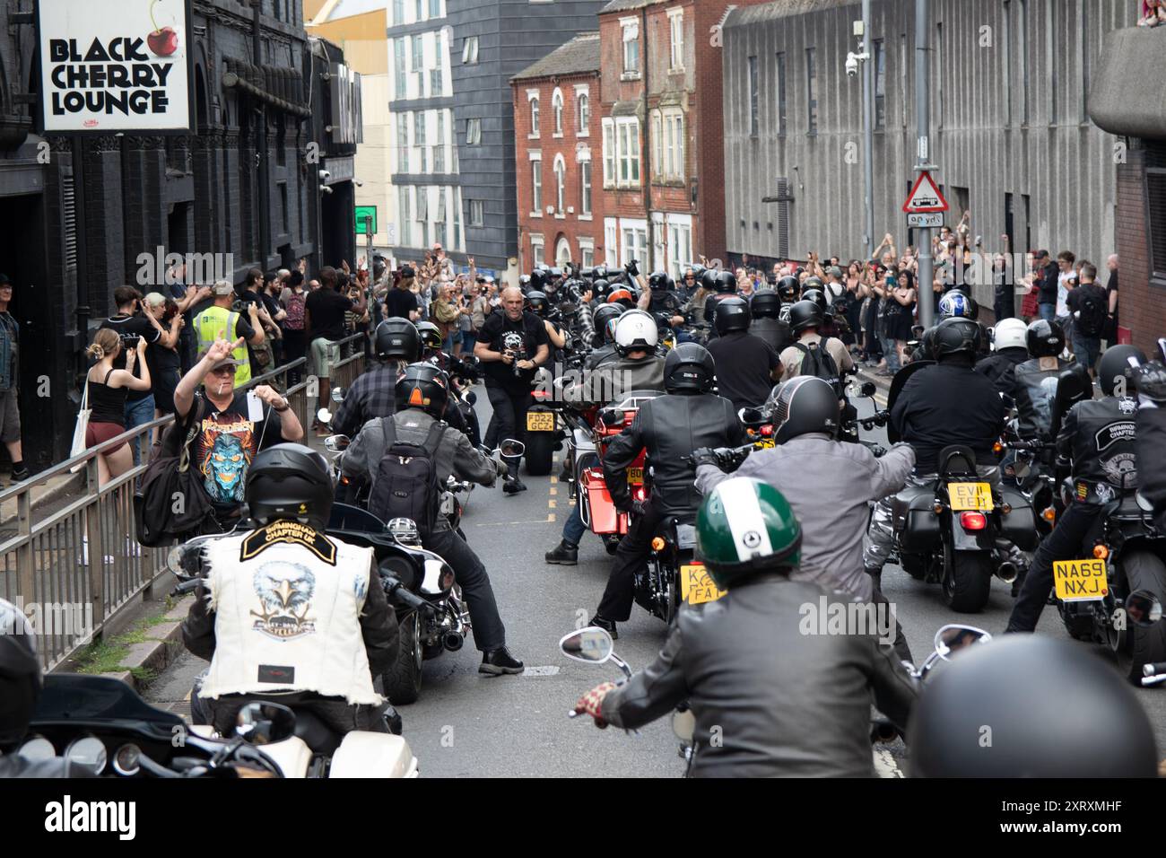 Nottingham, UK, 12. August 2024 Lemmy of Motorhead's Asche kam mit Motorbike Escort vom Bloodstock Festival nach Rock City, wo sie bis Ende 2024 zu sehen sein werden. Credit: Mark Rose/Alamy Live News Stockfoto