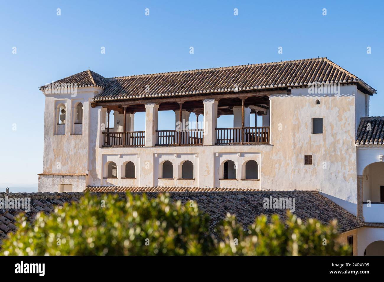 Historisches Gebäude des Patio de la Acequia in der Alhambra, Granada, Spanien Stockfoto