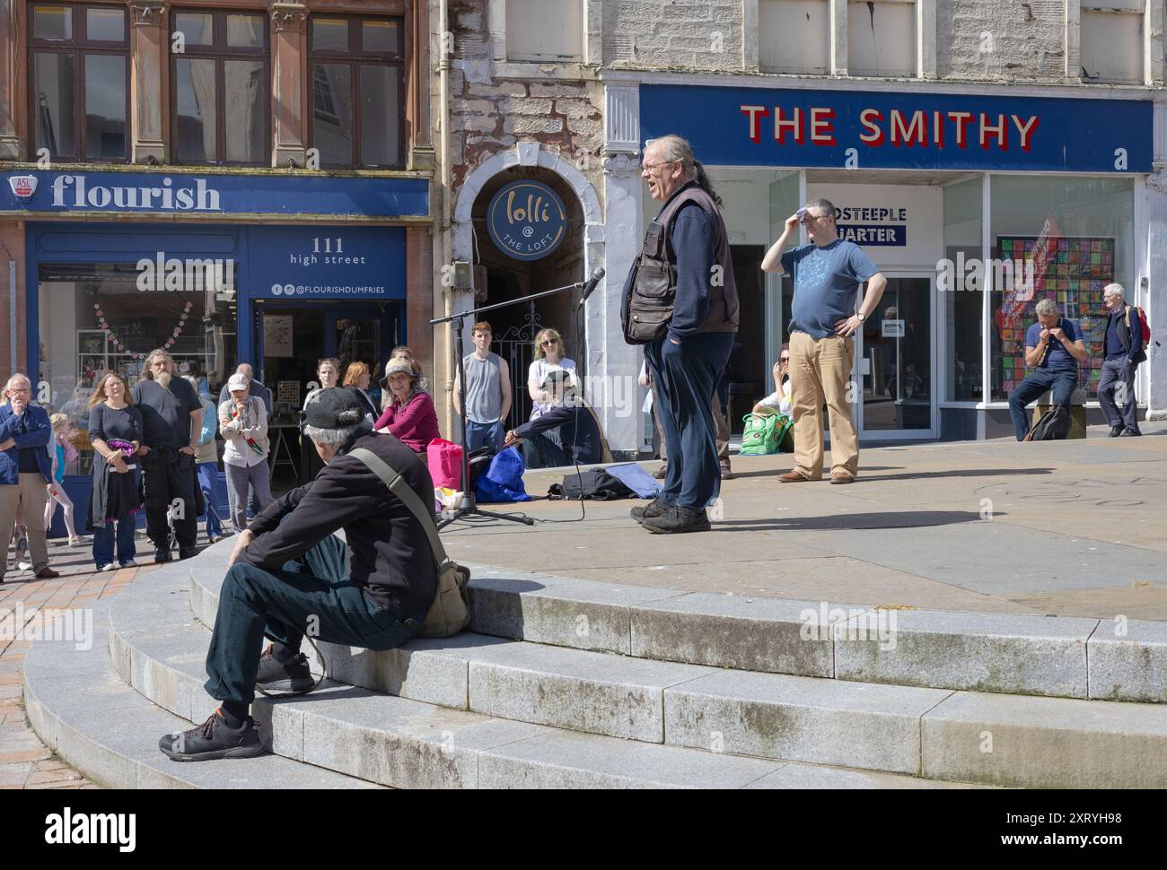 Dumfries, Schottland, 10. August 2024, eine friedliche Anti-Rassismus-Veranstaltung, organisiert von Dumfries und Galloway TUC. Verschiedene Redner nahmen Teil. Stockfoto