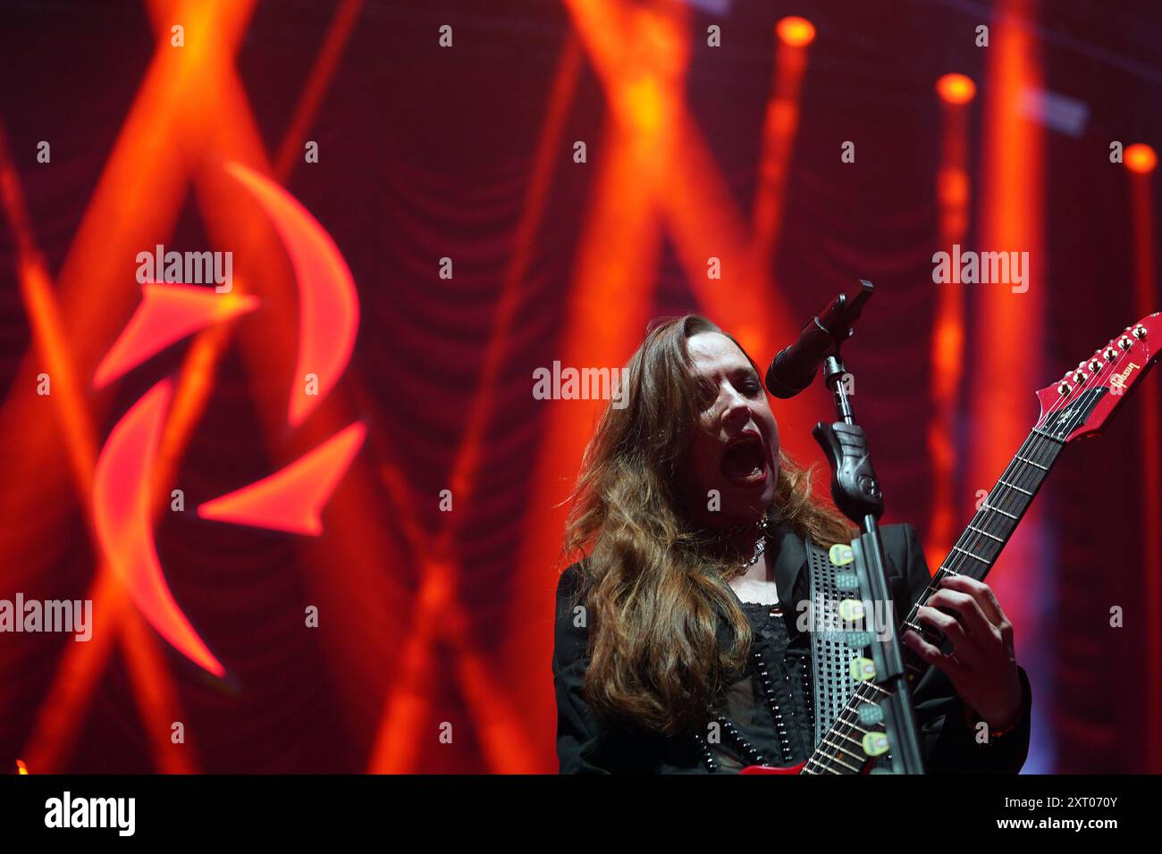 Irving, Usa. August 2024. Lzzy Hale, Sänger und Leadgitarre der amerikanischen Rockband Halestorm, tritt in der Toyota Music Factory auf. Am 11. August 2024 in Irving, Texas. (Foto: Javier Vicencio/Eyepix Group) Credit: Eyepix Group/Alamy Live News Stockfoto