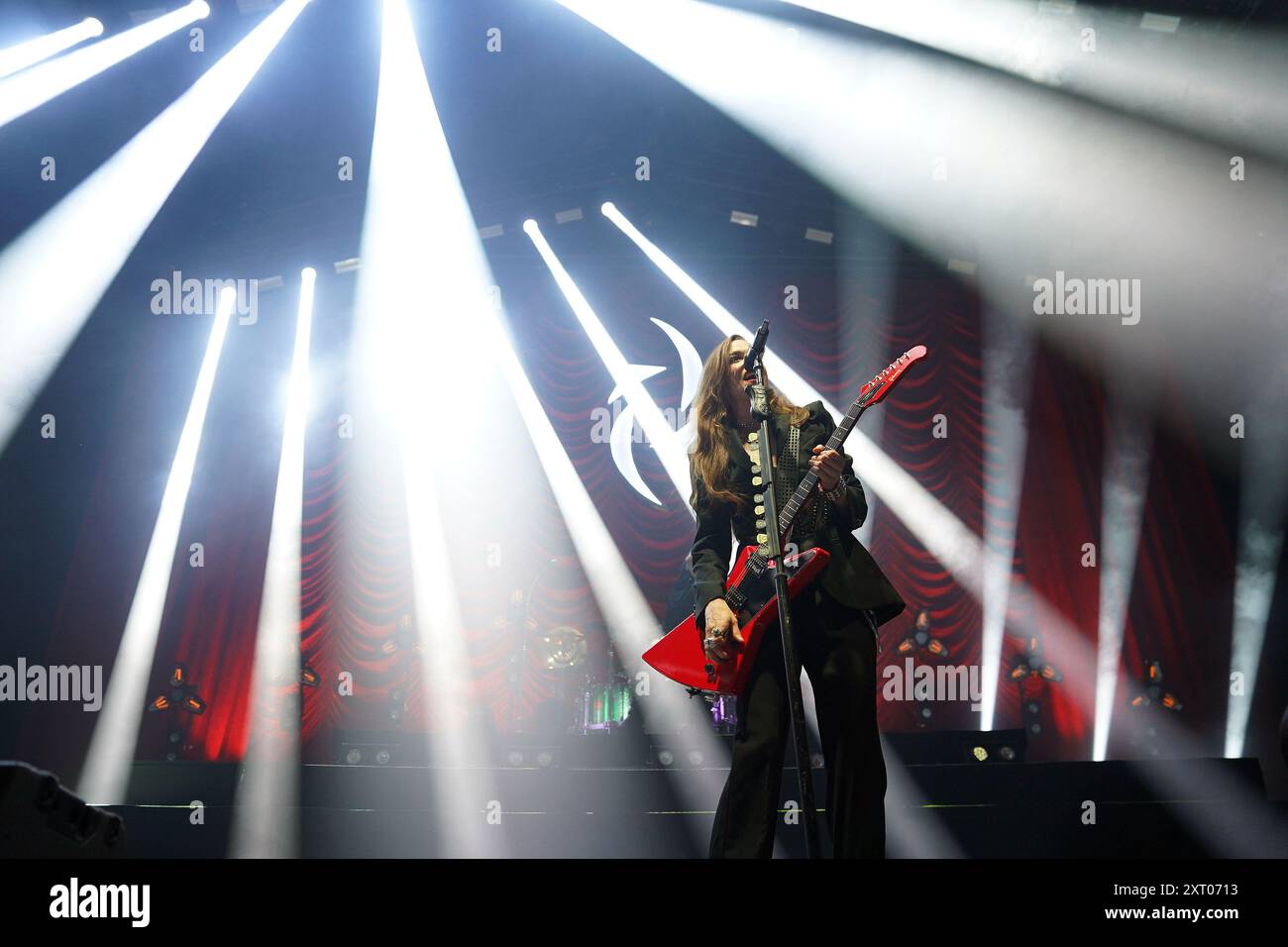 Irving, Usa. August 2024. Lzzy Hale, Sänger und Leadgitarre der amerikanischen Rockband Halestorm, tritt in der Toyota Music Factory auf. Am 11. August 2024 in Irving, Texas. (Foto: Javier Vicencio/Eyepix Group) Credit: Eyepix Group/Alamy Live News Stockfoto