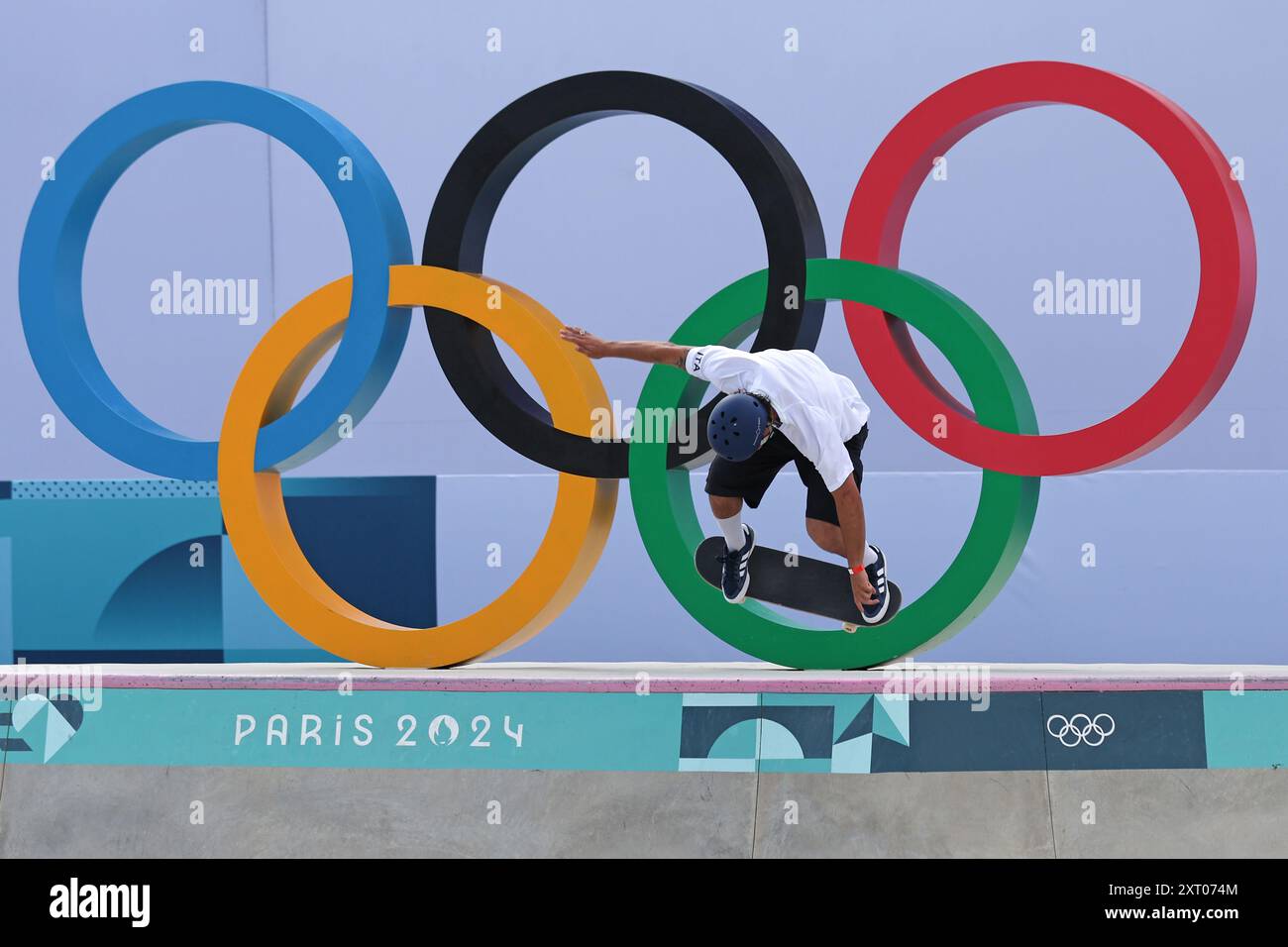 PARIS, FRANKREICH - 07. AUGUST: Alex Sorgente vom Team Italia tritt am 12. Tag der Olympischen Spiele 2024 am Place de la Concorde am 07. August 2024 in Paris an. © diebilderwelt / Alamy Stock Stockfoto