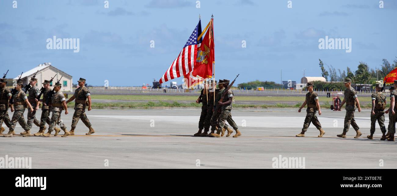 US-Marines mit Marine Aerial Refueler Transport Squadron (VMGR) 153, Marine Aircraft Group 24, 1st Marine Aircraft Wing nehmen an einer Zeremonie zum Kommandowechsel auf der Marine Corps Air Station Kaneohe Bay, Hawaii, 9. August 2024 Teil. Oberstleutnant Andrew D. Myers gab seine Aufgaben als Befehlshaber der VMGR-153 an Oberstleutnant Paul C. Cordes ab. (Foto des U.S. Marine Corps von CPL. Anabelle Reed-O’Brien) Stockfoto