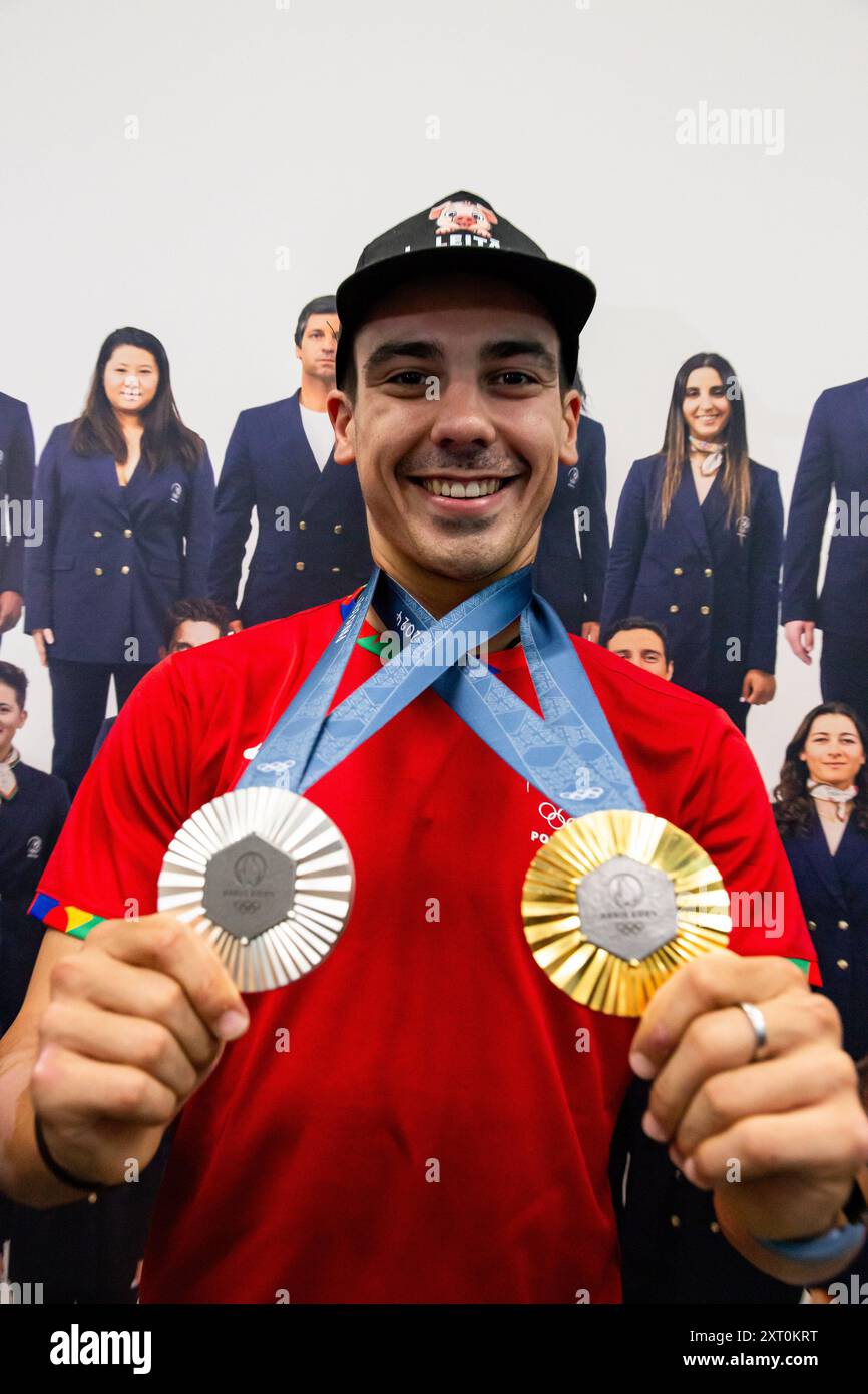 Porto, Portugal. August 2024. Luri Leitao, Radrennfahrer und Olympiasieger in Paris, kommt am Flughafen Francisco Sá Carneiro in Porto an. (Foto: Rita Franca/SOPA Images/SIPA USA) Credit: SIPA US/Alamy Live News Stockfoto