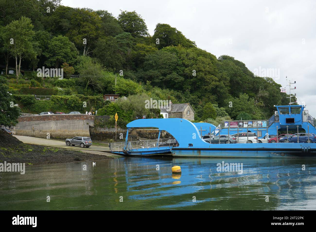 Die King Harry Car Ferry kommt in Trelissick an. Stockfoto