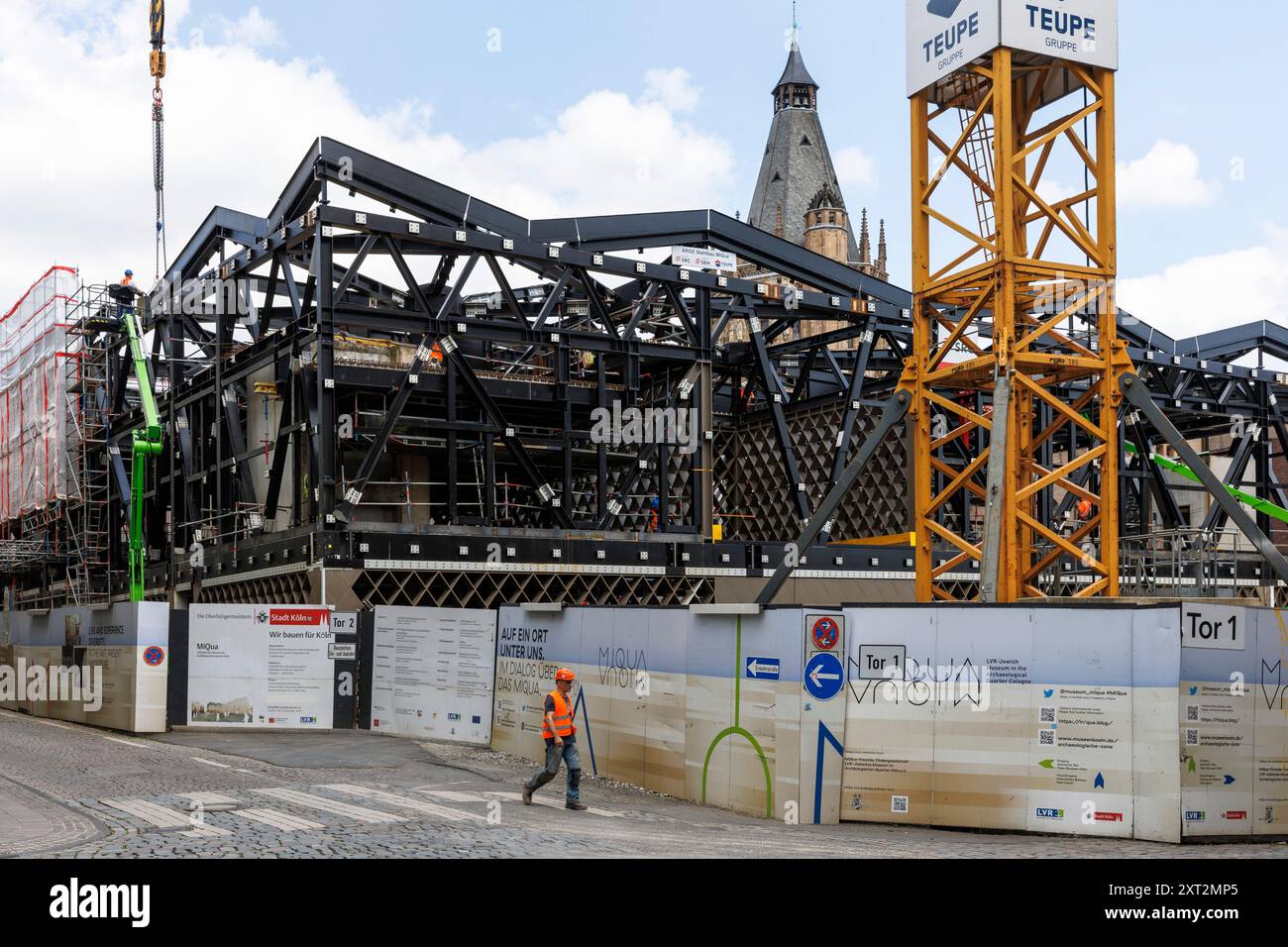 Baustelle des MiQua, Jüdisches Museum im Archäologischen Viertel Köln vor dem historischen Rathaus, Köln, Deutschland.08.08.2024 Stockfoto
