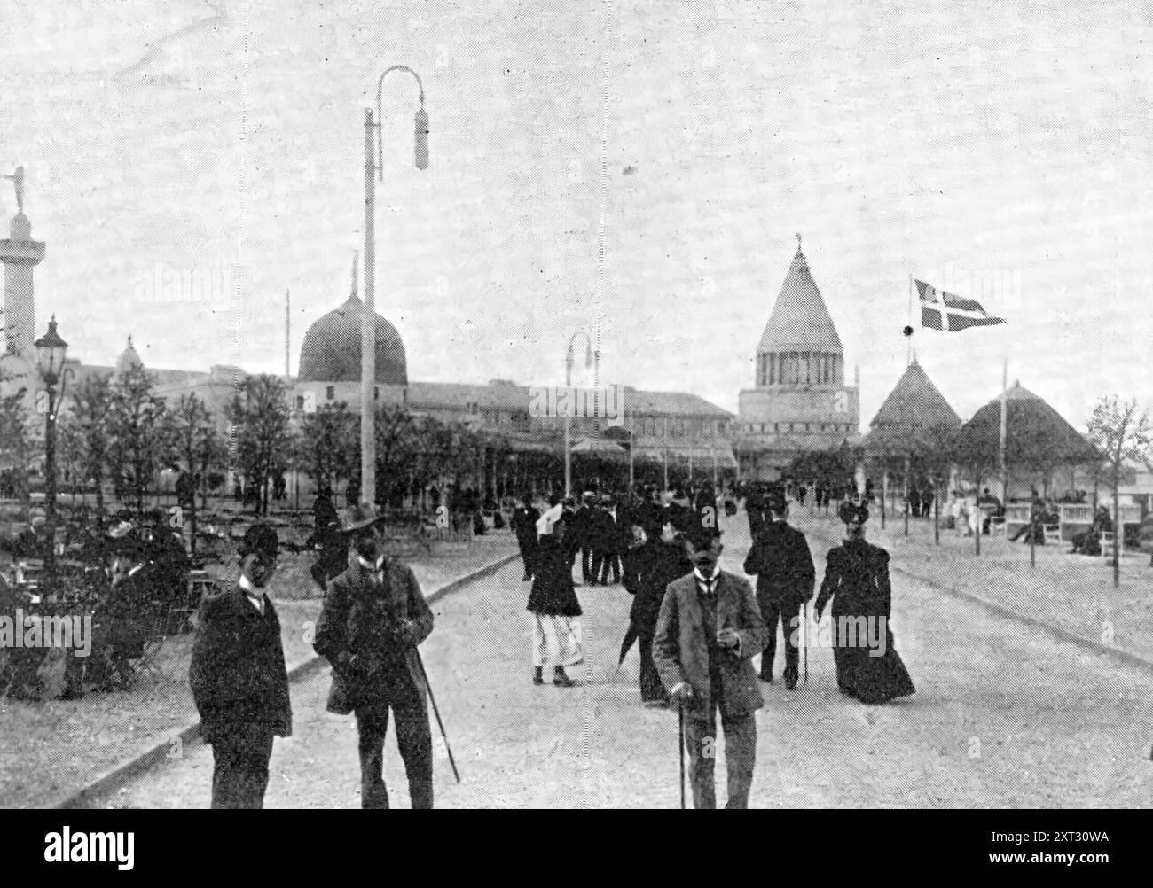 Die Weiße Stadt am Meer: Dänische Nationalausstellung - allgemeine Ansicht in der Anlage..., 1909. Ein allgemeiner Blick auf das Ausstellungsgelände, mit Blick auf die Halle der Elektrizität. Aarhus, die zweitgrößte Stadt Dänemarks, rühmt sich mit gutem Grund der Weißen Stadt am Meer, der dänischen Nationalausstellung, die bis September eine Attraktion sein wird. Das Ausstellungsgelände und die Gebäude sind allein sehenswert, aber alles ist keineswegs nach außen hin zu sehen; die Exponate sind ebenso interessant wie abwechslungsreich. Abgesehen von der Ausstellung, Aarhu Stockfoto