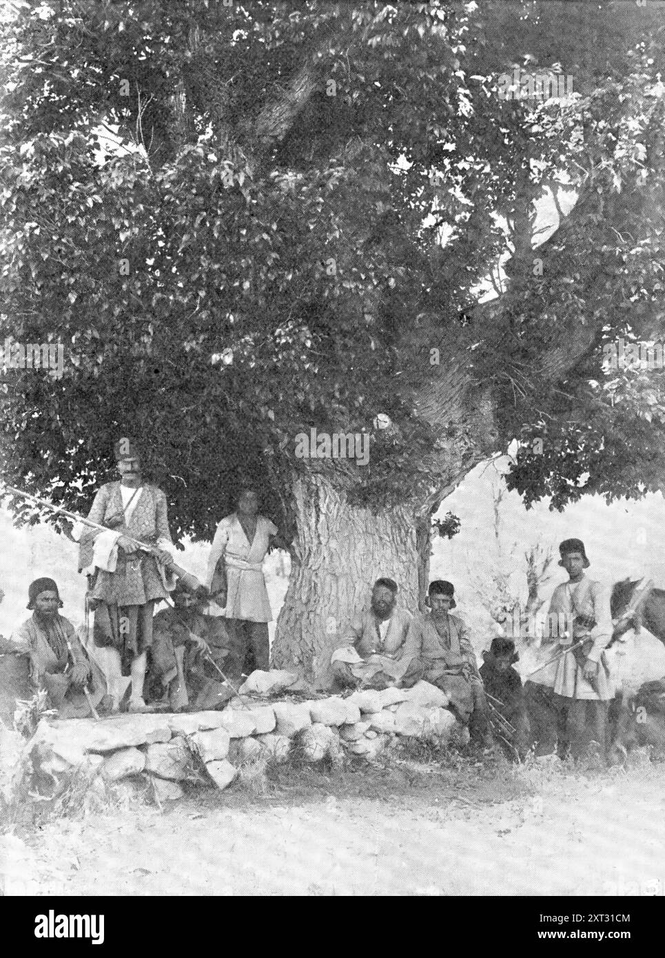 Threaters of Teheran: Ein Dorf in Bakhtiari, 1909. "... Männer, die den Schah gefangen nehmen können, Anhänger der Bakhtiari, die versuchen, Herrscher von Persien zu werden. Unter Ausnutzung der allgemeinen Lage in Persien haben die Bakhtiari, ein Bergrennen aus dem Südwesten Persiens, ihre lang erwartete Bewegung vollzogen und waren vor einigen Tagen vor den Toren Teherans. Nach Perceval Landon (im "Telegraph") brauchte es nur die einfachste Erkenntnis asiatischer Methoden und Stimmungen, um zu erkennen, dass die Bakhtiaris zu welchem Zweck auch immer auf die persische Hauptstadt marschierten, es war Stockfoto
