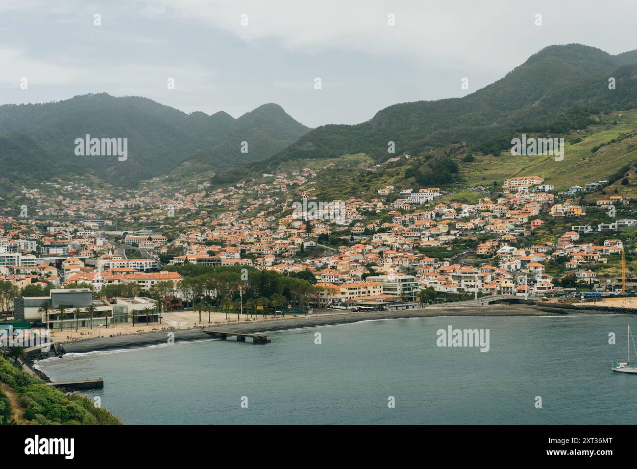 Machico ist eine alte und charmante Stadt im Osten der portugiesischen Insel Madeira. Hochwertige Fotos Stockfoto