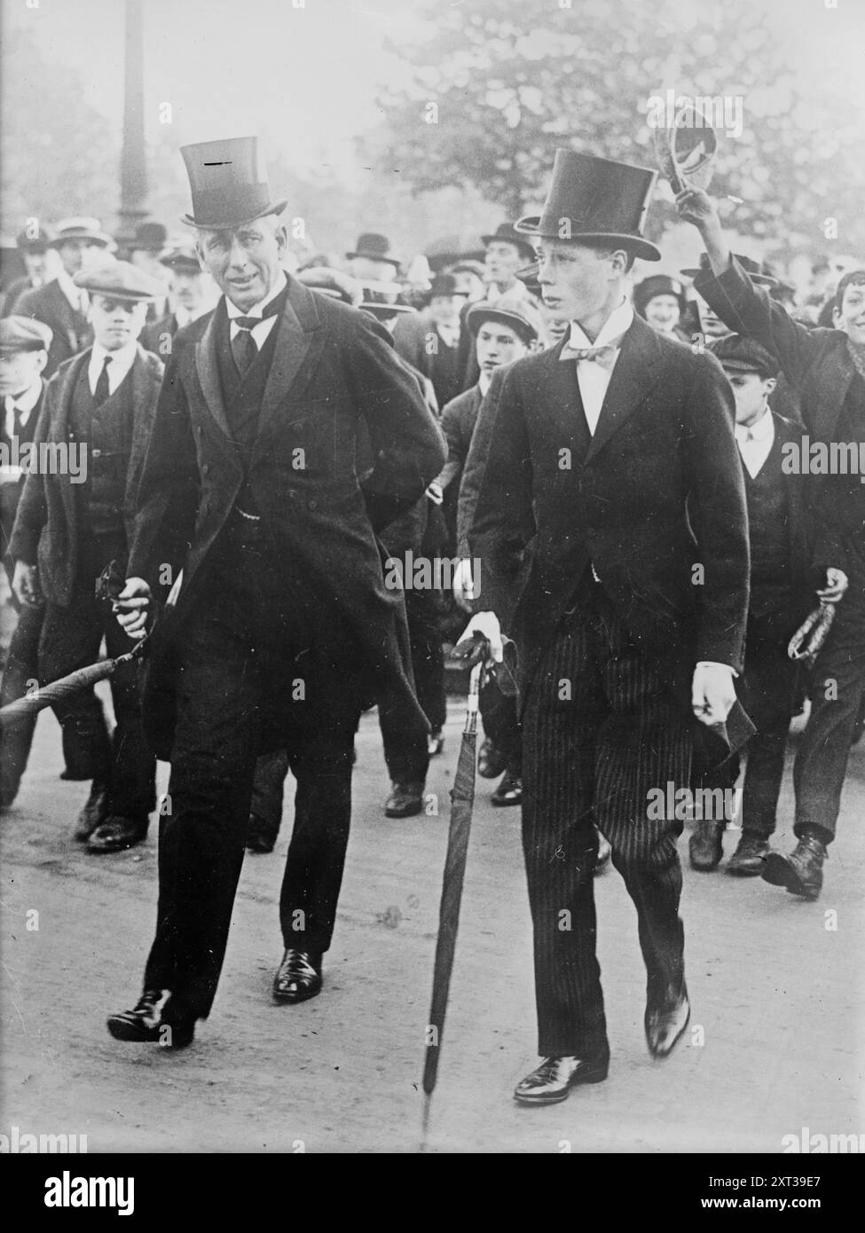 Prinz von Wales geht in die Admiralität, zwischen 1910 und 1915. Zeigt Eduard VIII. (1894–1972), den Prinzen von Wales. Stockfoto