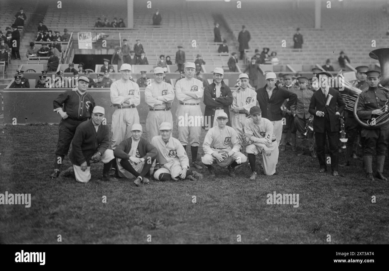 Schauspieler, 1919. Zeigt das Schauspielerteam, das in einem Baseballspiel zwischen Schauspielern und Songwritern auf dem Polo Grounds in New York City spielte. Das Baseballspiel war eine Spendenaktion für den Actors' Fund of America. Stockfoto