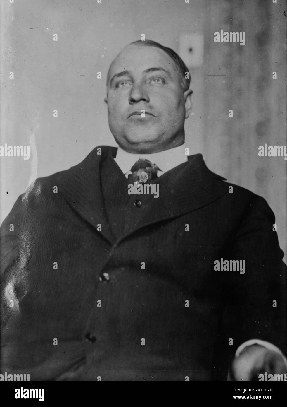 Kas. H. Wax, „Oliver Osborne“, 1916. Zeigt Charles H. Wax, alias Oliver Osborne, gegen den wegen betrügerischer Frauen ermittelt wurde. Foto im Federal Court Building in New York City, 6. Dezember 1916. Stockfoto