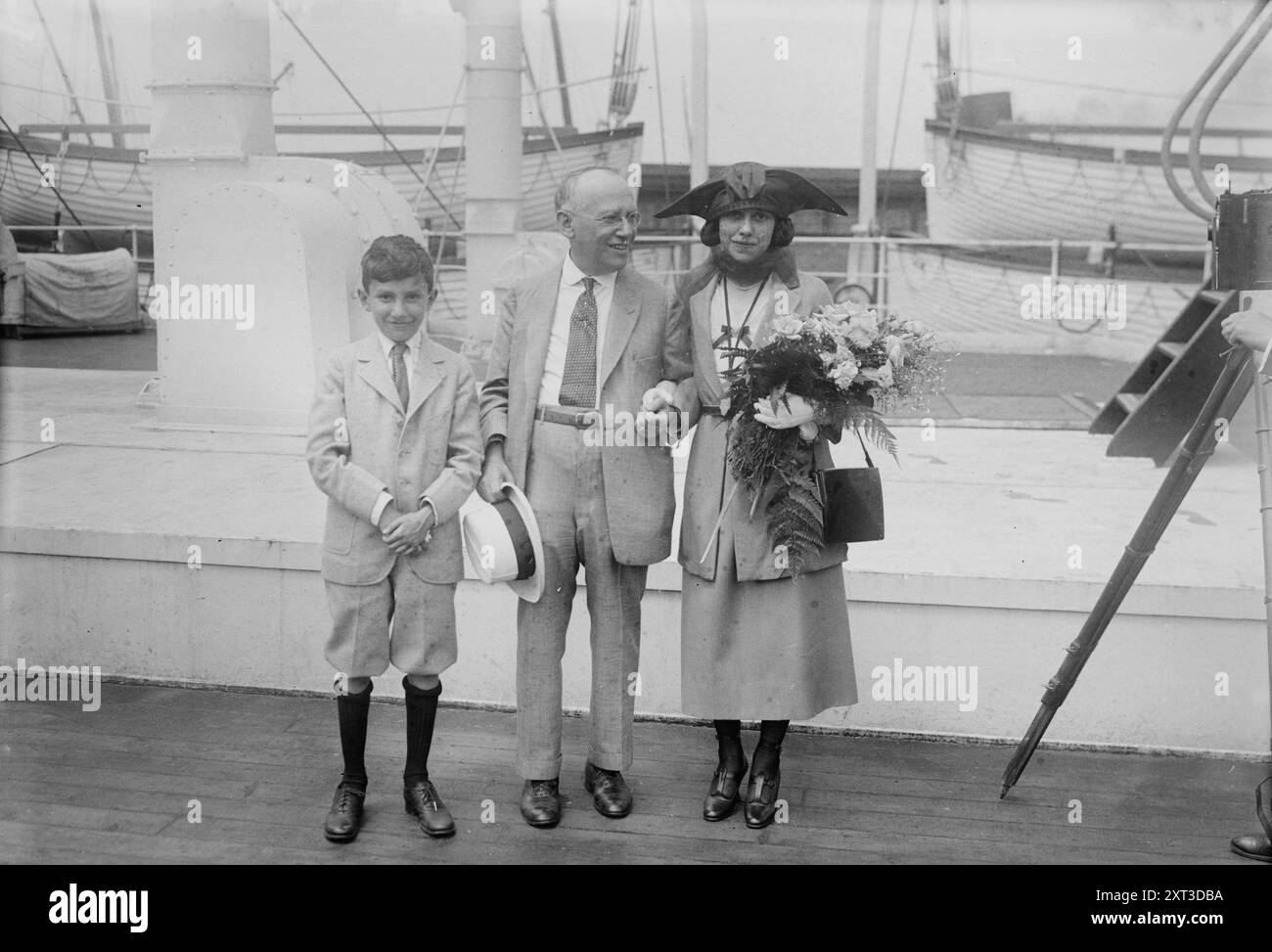 Carl Laemmle, zwischen 1915 und 1920. Zeigt den deutsch-amerikanischen Filmproduzenten Carl Laemmle (1867–1939) mit seinen Kindern Carl Laemmle Jr. und Rosabelle Laemmle. Stockfoto