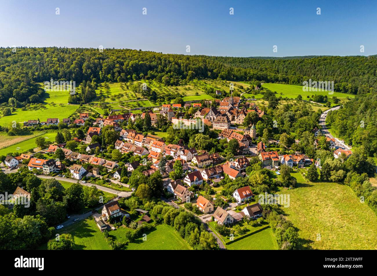 Luftdrohnenaufnahme des alten mittelalterlichen Dorfes und Klosters Bebenhausen Stockfoto