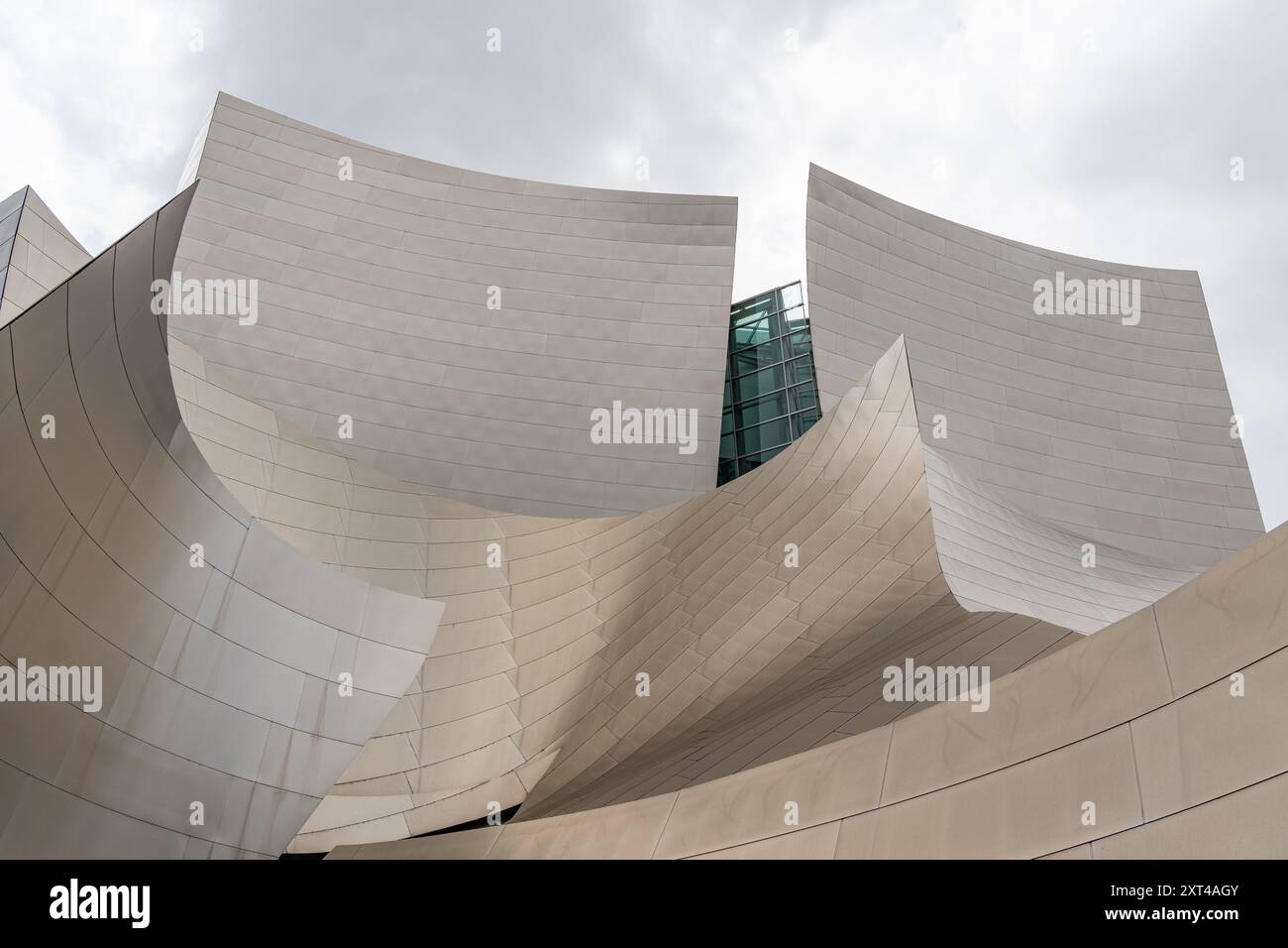 Los Angeles, CA, USA-24. Mai 2024: Die Walt Disney Concert Hall im Zentrum VON LA, wo die Los Angeles Philharmonic die moderne Architektur präsentiert Stockfoto
