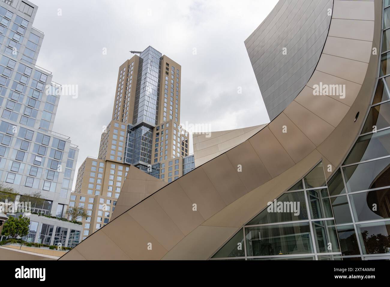 Los Angeles, CA, USA-24. Mai 2024: Die Walt Disney Concert Hall im Zentrum VON LA, wo die Los Angeles Philharmonic die moderne Architektur präsentiert Stockfoto
