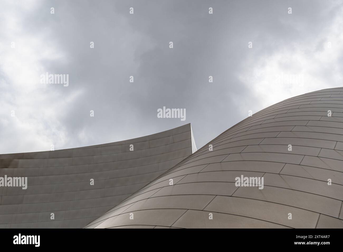 Los Angeles, CA, USA-24. Mai 2024: Die Walt Disney Concert Hall im Zentrum VON LA, wo die Los Angeles Philharmonic die moderne Architektur präsentiert Stockfoto
