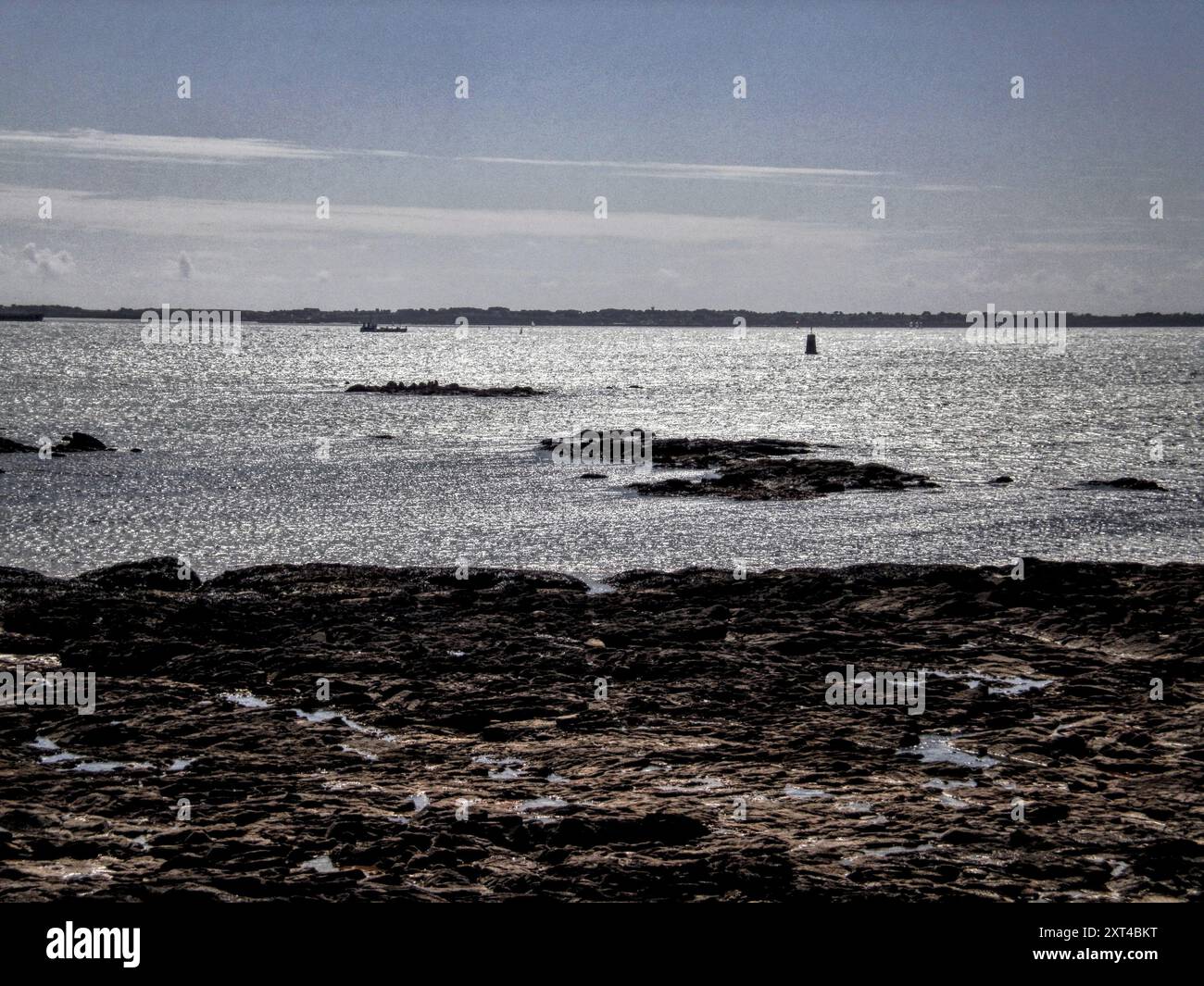 Larmor-Plage, Frankreich - 11. April 2012: Lichtreflexe auf dem Meer. Stockfoto