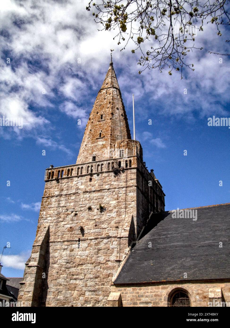 Larmor-Plage, Frankreich - 11. April 2012: Schwerpunkt der Kirche. Stockfoto