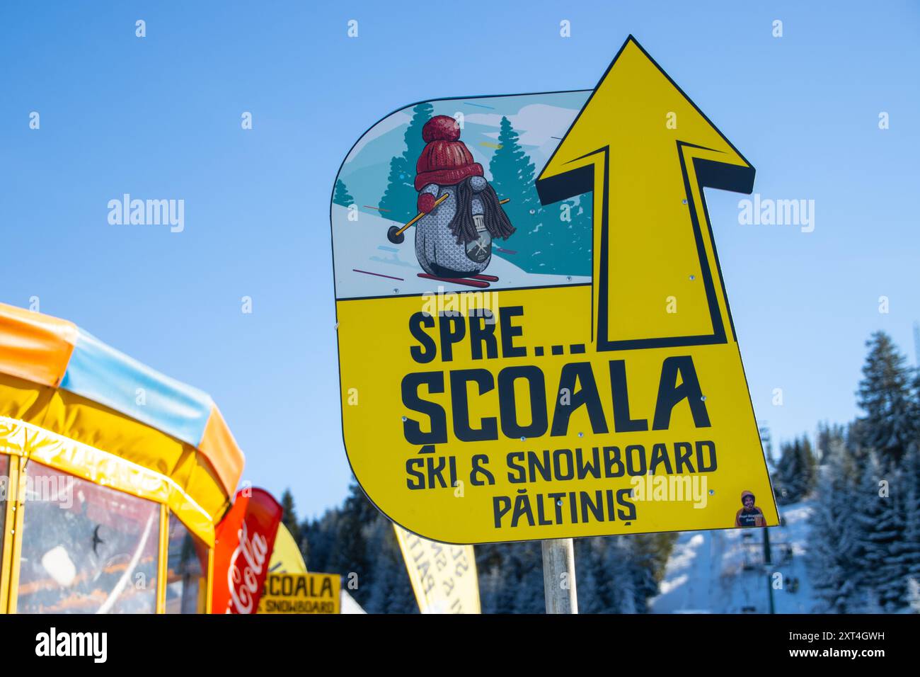Paltinis Ski- und Snowboardschulschild Stockfoto