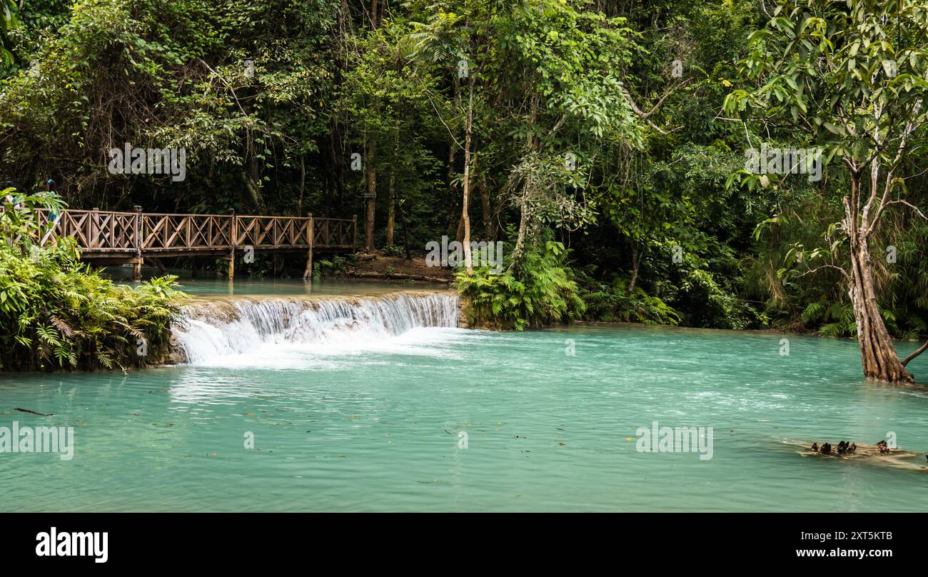 Kuang Si Wasserfall im Tat Kuang Si Park Naturschutzgebiet in Laos Stockfoto