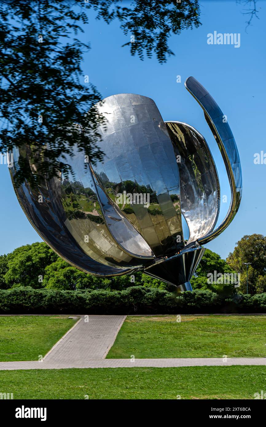 Buenos Aires, Argentinien - 08 08 2024: Blick auf die wunderschönen historischen Denkmäler in Buenos Aires Argentinien Stockfoto