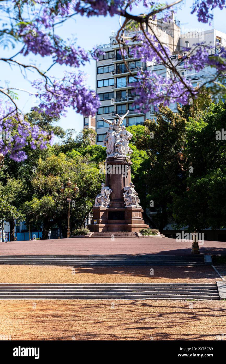 Buenos Aires, Argentinien - 08 08 2024: Blick auf die wunderschönen historischen Denkmäler in Buenos Aires Argentinien Stockfoto