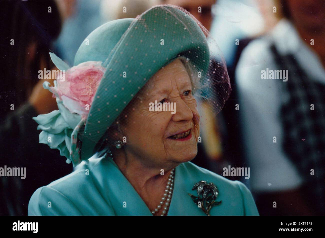 QUEEN ELIZABETH, DIE KÖNIGIN, DIE MUTTER DER KÖNIGSJACHT BRITANNIA IN PORTSMOUTH, 1996 BILD MIKE WALKER 1996 Stockfoto