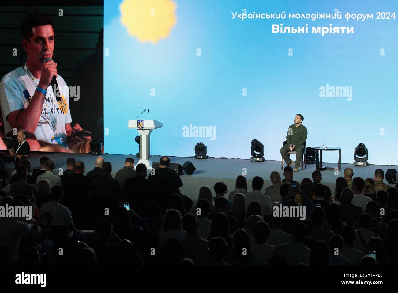 Nicht exklusiv: KIEW, UKRAINE - 12. AUGUST 2024 - Präsident der Ukraine Wolodymyr Zelenskyj nimmt am Internationalen Jugendtag am ukrainischen Jugendforum Teil Stockfoto