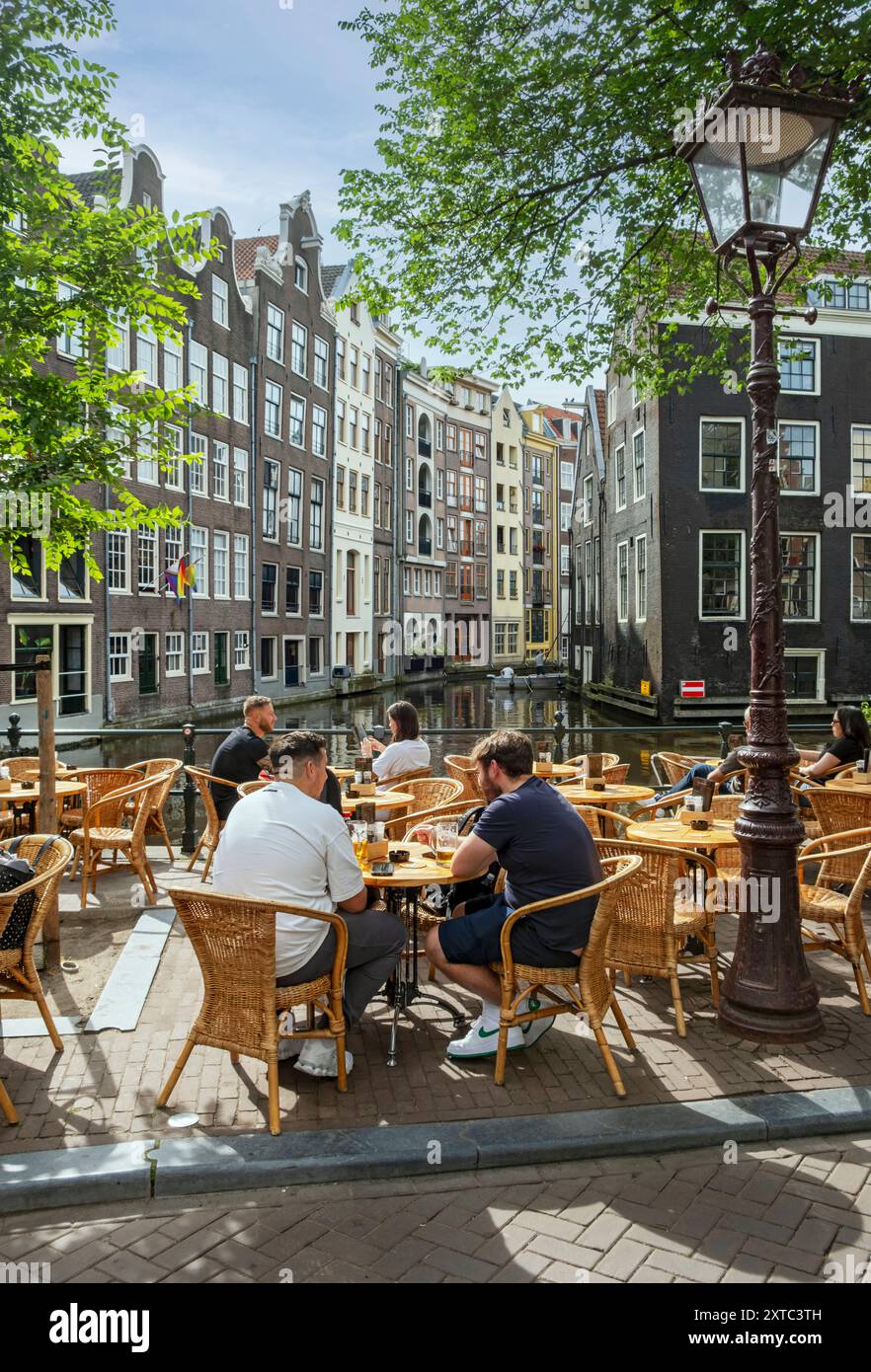 Café im Freien, Viertel de Wallen, Amsterdam, Niederlande Stockfoto