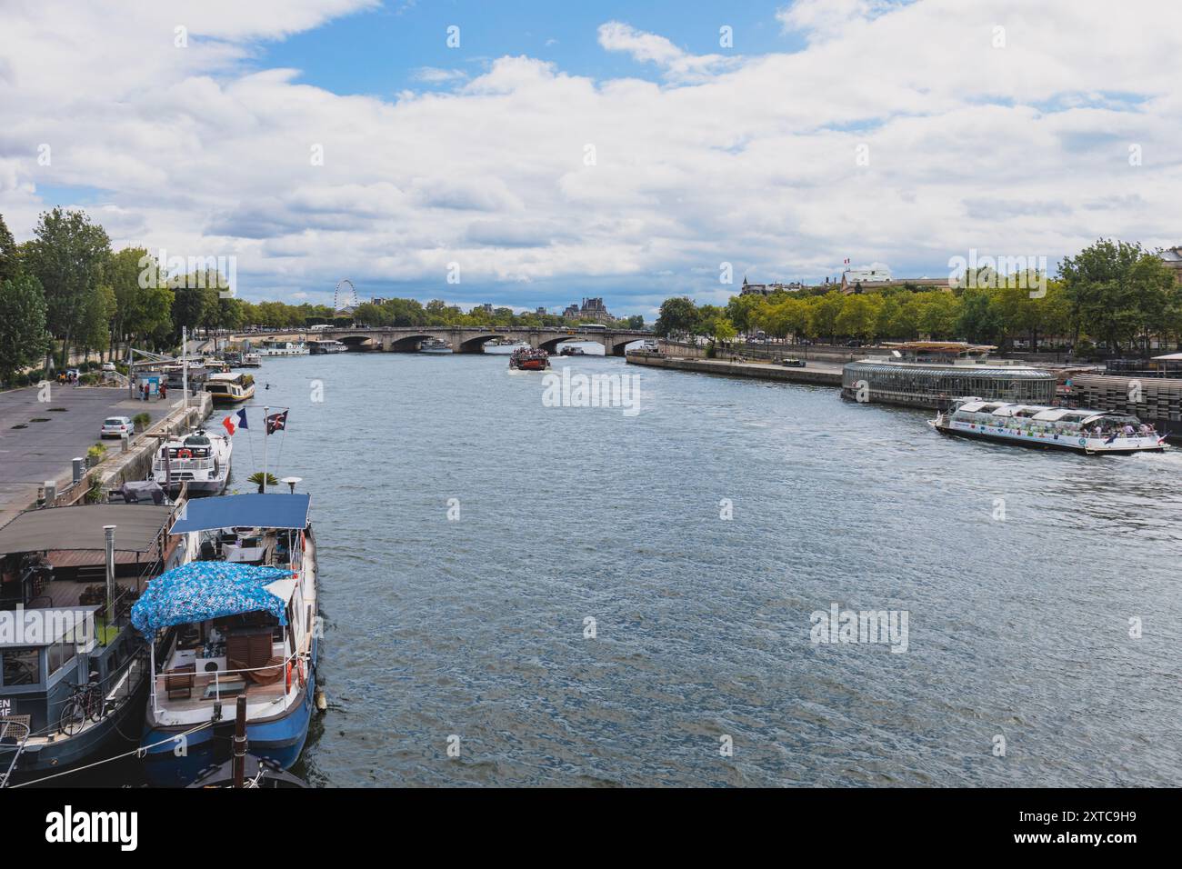 Paris, Frankreich - 2023.07.29: Blick auf die seine. Stockfoto