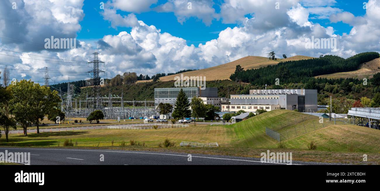 Ein Panoramabild des Geothermie-Kraftwerks Wairakei auf der Nordinsel Neuseelands. Wairakei liegt in der Vulkanzone Taupo Stockfoto